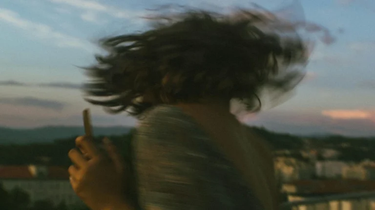 Kako pomagati pri slabosti: praktični vodič za bliske i prijatelje