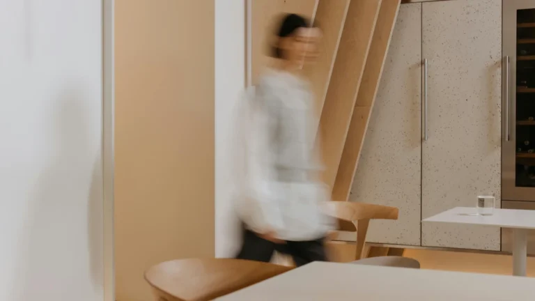 Kako postupiti kada nailazite na znak zabranjen ulaz: praktični savjeti i pravila